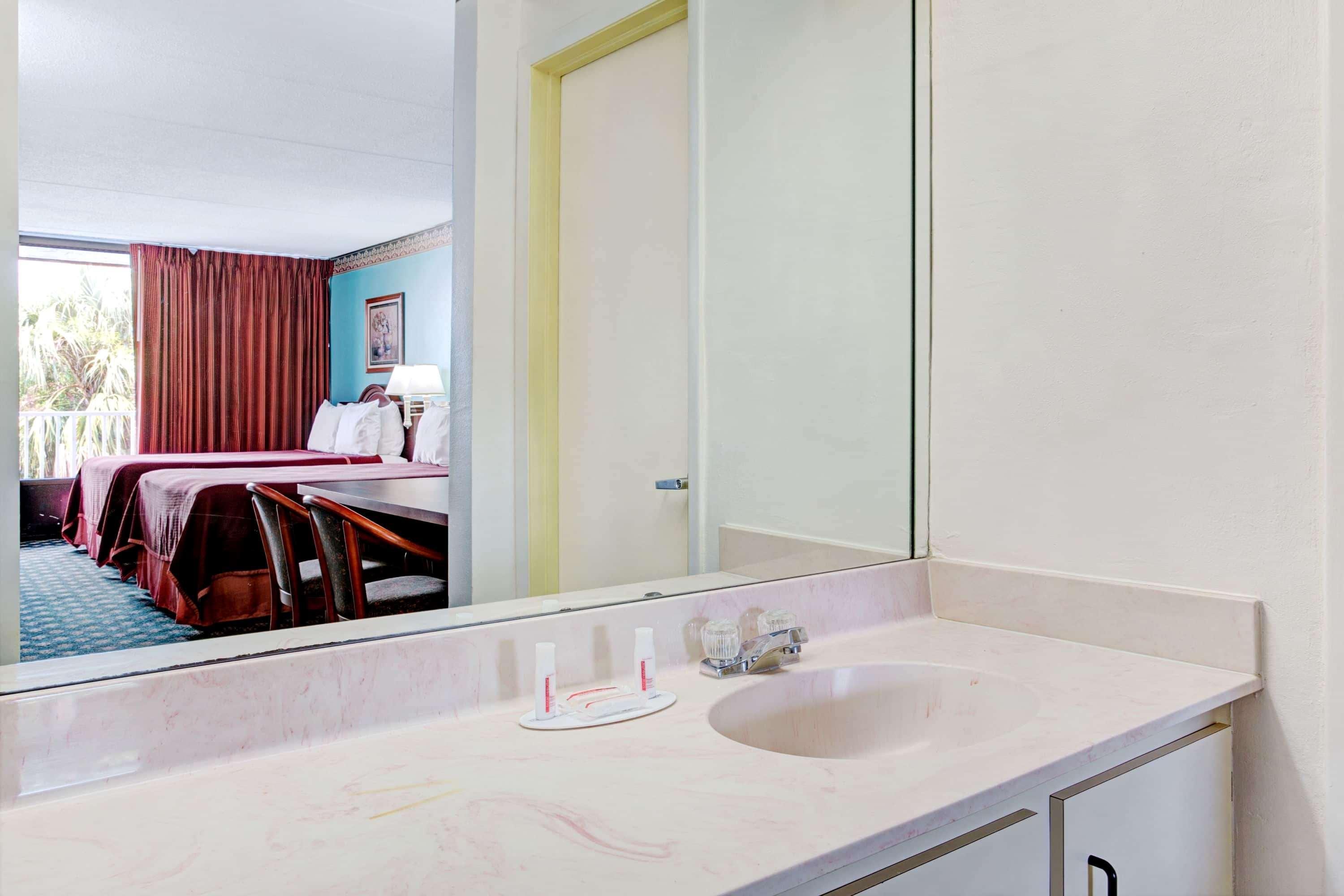 Howard Johnson By Wyndham Clearwater - Dunedin Eksteriør bilde