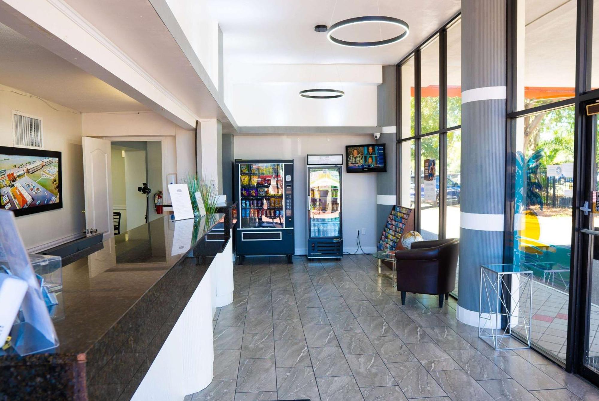 Howard Johnson By Wyndham Clearwater - Dunedin Eksteriør bilde
