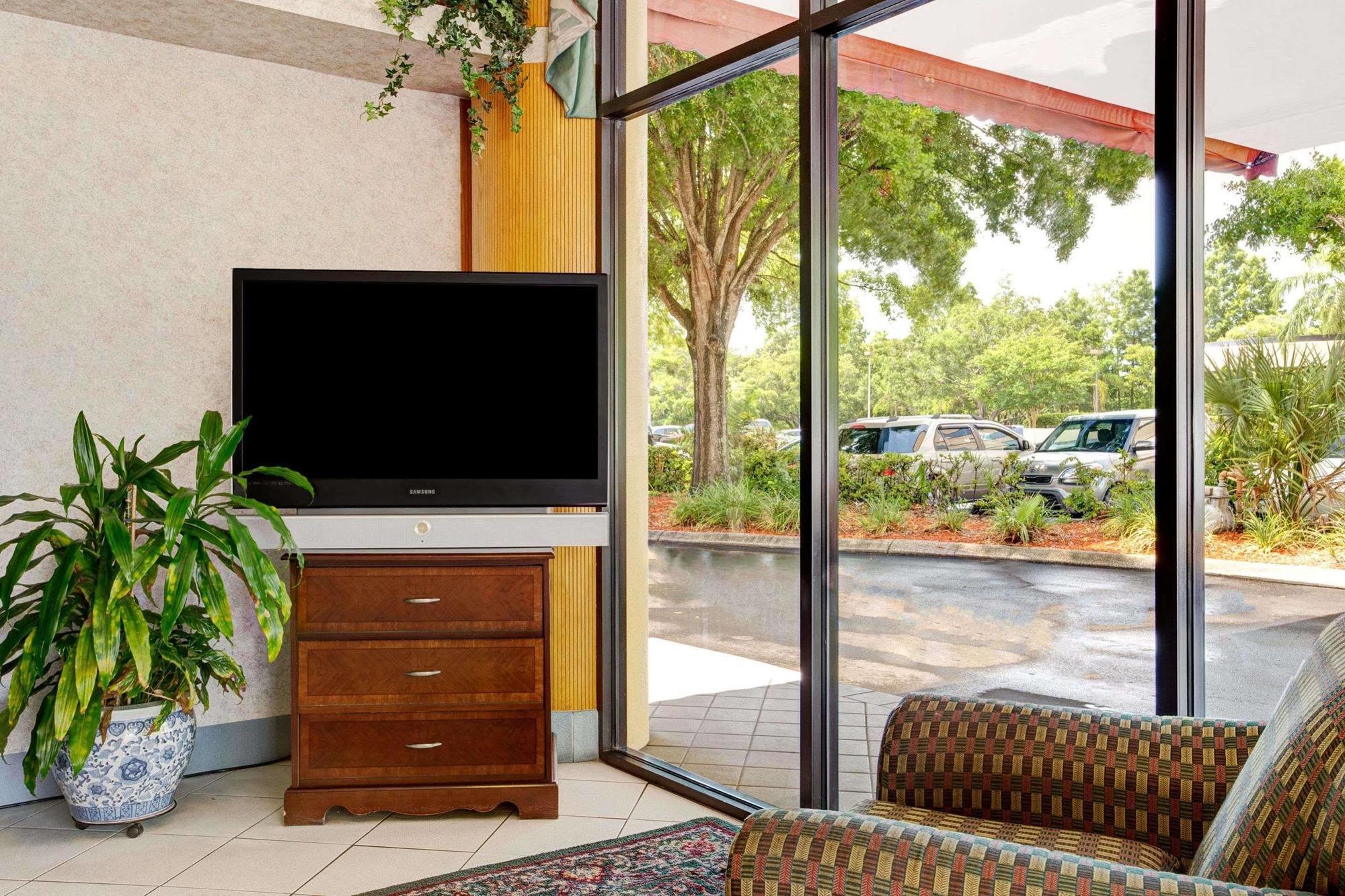 Howard Johnson By Wyndham Clearwater - Dunedin Eksteriør bilde