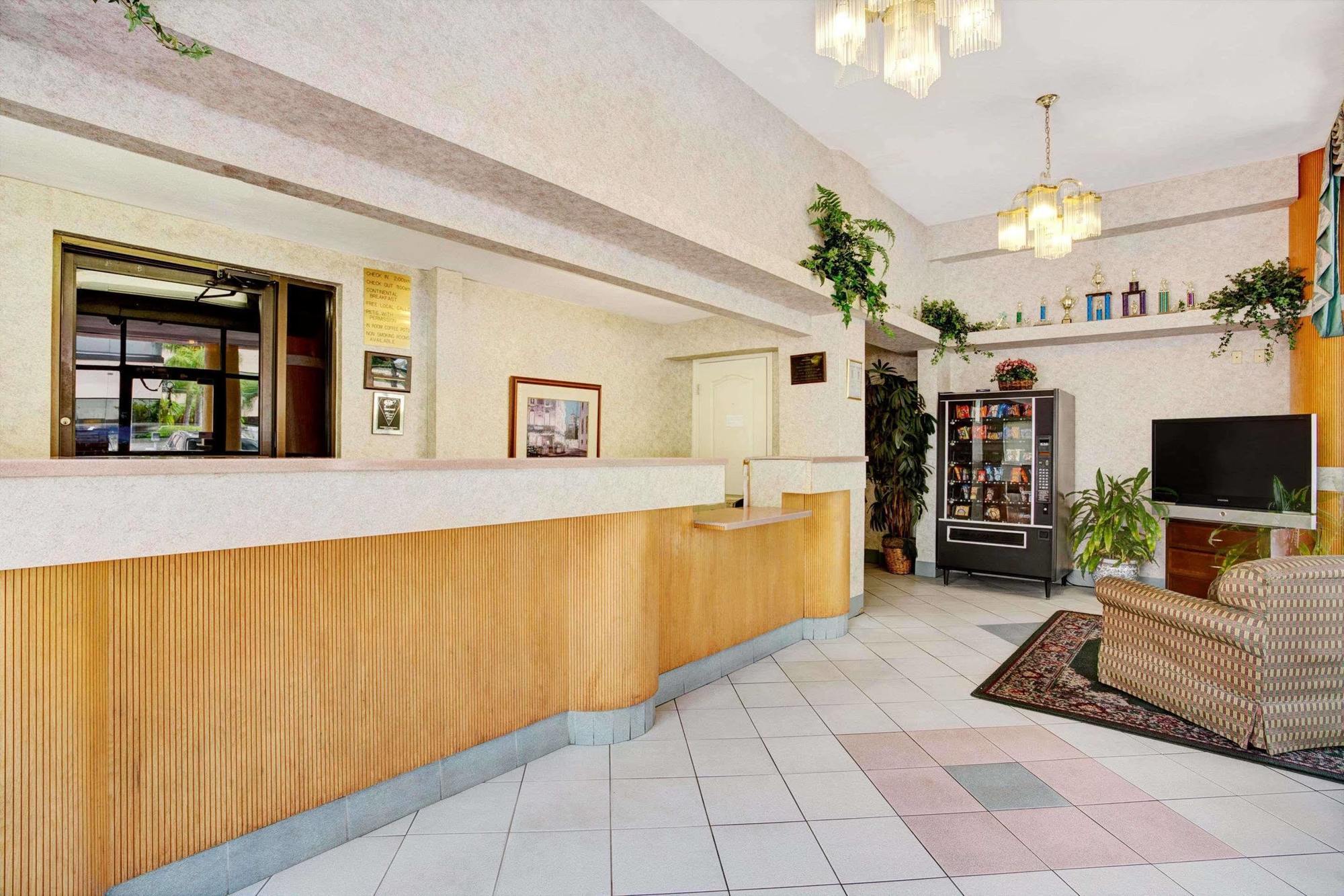 Howard Johnson By Wyndham Clearwater - Dunedin Eksteriør bilde